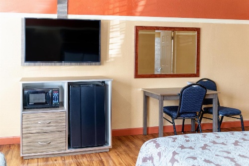 Geneva Motel image 1